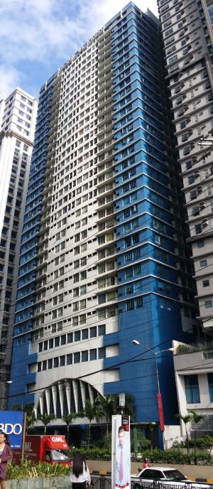 View of City & Land Megaplaza from P. Poveda Road cor. Guadix Drive.