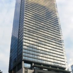 Shangri-La at the Fort has two parts, a podium with a concrete and glass window facade, and a tower with a uniform appearance of glass panels. This picture shows what you can see from along Rizal Drive on the opposite side of 30th St.