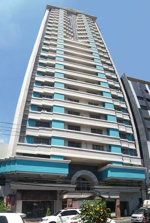 The Platinum 1000 building has a facade of alternating balconies and recessed walls. The arc above the main entrance bears the signage The Platinum 1.